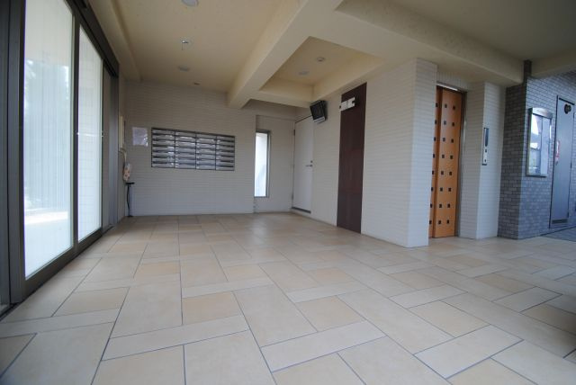 久留米市東櫛原町の賃貸マンションのエントランス