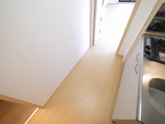 ウエストメゾンＡのキッチン|コンパクトなキッチンで掃除もラクラク