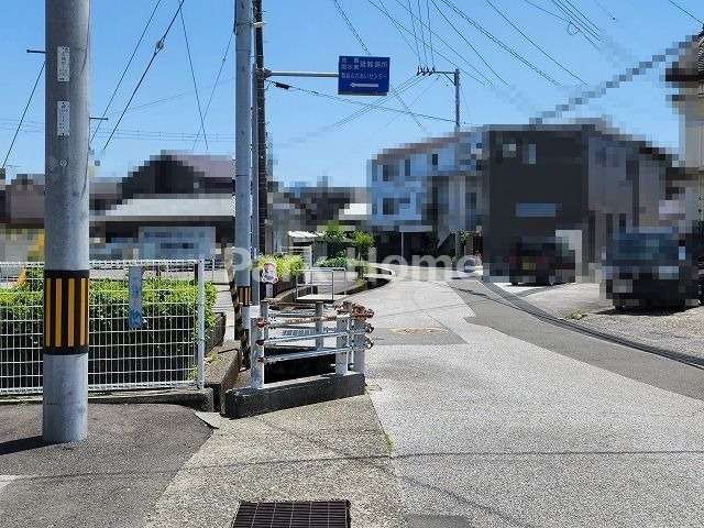 高知市朝倉本町1号地売土地の前面道路含む現地写真