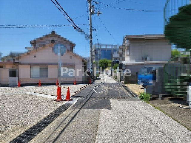 高知市朝倉本町1号地売土地の前面道路含む現地写真