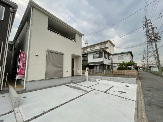 南区要町第4 全5棟　＜仲介手数料無料＞千鳥小・名南中　新築一戸建ての前面道路含む現地写真|撮影
社長の村田です！
自らプレイヤーとして営業しています
長年の経験と実績から皆様により良いマイホーム購入のご提案をいたします。
住宅ローンの不安や購入後の不安等何でもご相談ください。