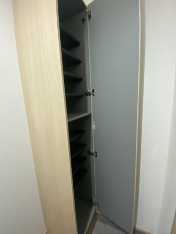 BRAVE　BASE久留米南の玄関|反転タイプ