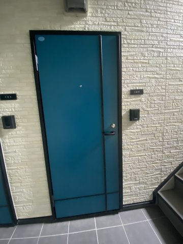 BRAVE　BASE久留米南の玄関|反転タイプ