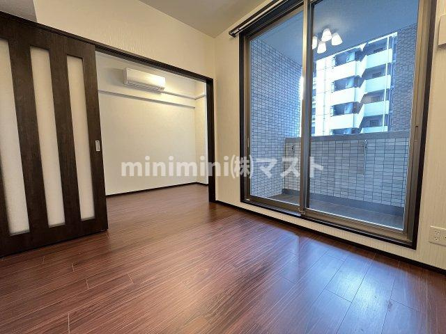 プレジオ難波ASIANの洋室