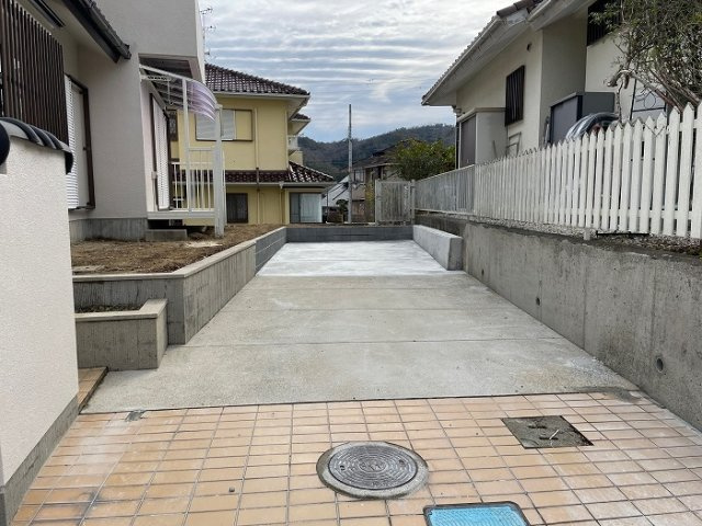 川西市けやき坂２丁目の中古一戸建の駐車場