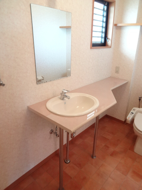 クラシオンの洗面所|明るい洗面所です