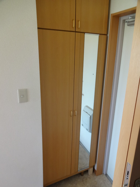 クラシオンの収納|シューズＢＯＸに全身鏡が付いていれば、身だしなみチェックもバッチリ☆彡