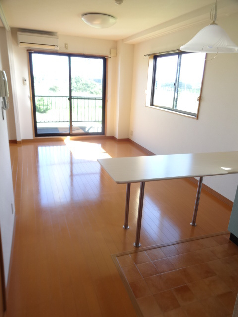 クラシオンの居間・リビング|ゆったり過ごせる居間です