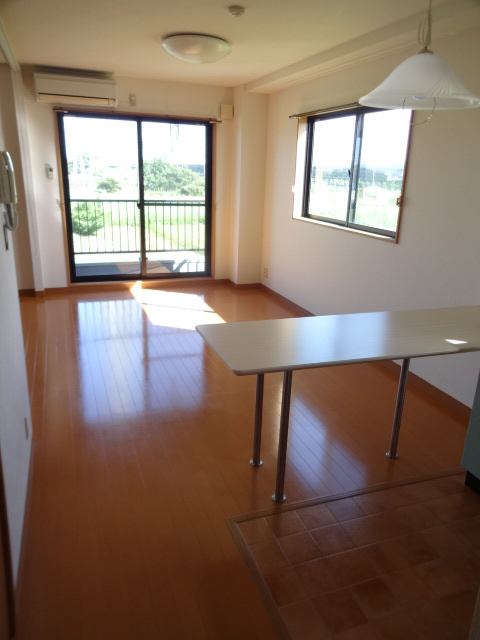 クラシオンの居間・リビング|日当たりも良いですよ