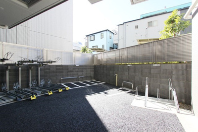 【駐車場】 | AXAS HY's板橋区役所前　12473 | 敷地内に駐輪場があります☆