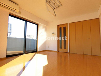 【居間・リビング】 | アネーロ泉中央 | 角部屋で２面に窓があります。