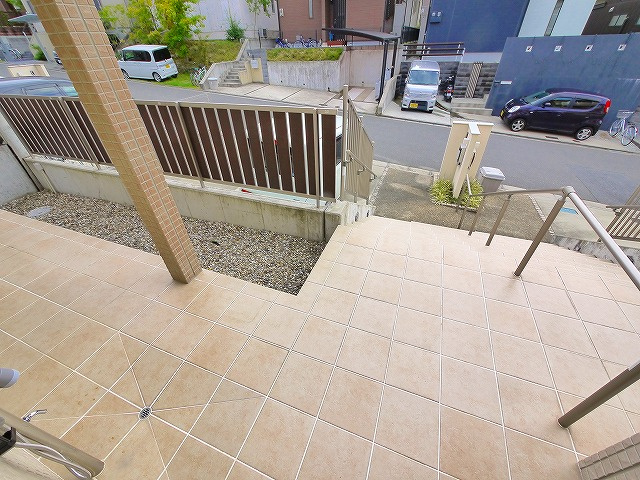 ラ　ヴィ　キャトルのエントランス