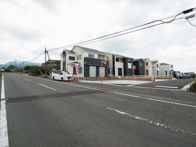 新築　北群馬郡榛東村広馬場第2　Livele Garden.S　3号棟の前面道路含む現地写真|南東側接道幅員約6ｍ
