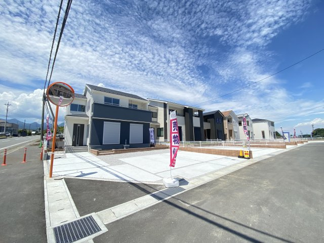 新築　北群馬郡榛東村広馬場第2　Livele Garden.S　5号棟の前面道路含む現地写真|南東側接道幅員約6ｍ