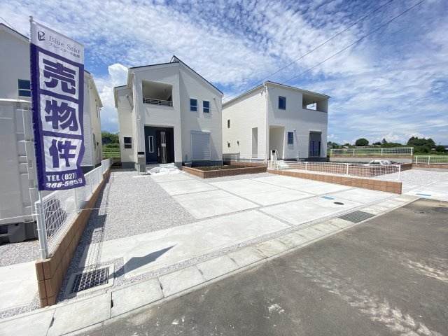 新築　北群馬郡榛東村広馬場第2　Livele Garden.S　5号棟の駐車場|現地写真　駐車スペースは並列3台分可能です！					
