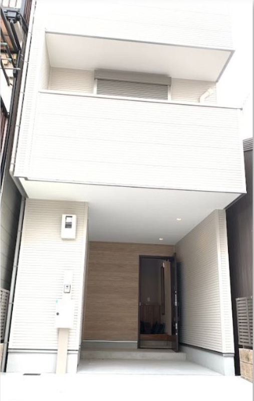 京都市中京区聚楽廻中町3階建の外観