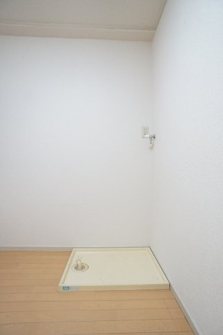 スイートキャッスル市川の設備|室内洗濯機置場♪