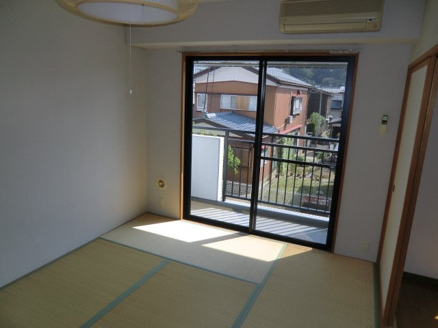 クレスト本町の和室