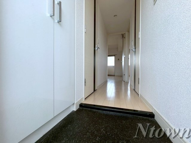 【玄関】 | プレサンス鶴舞グリーンパーク | 収納もある玄関です
