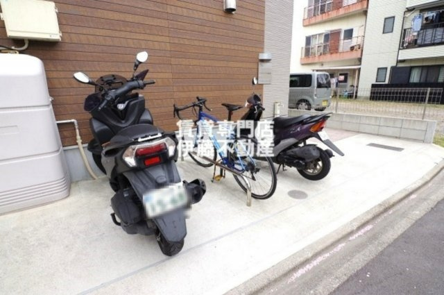 ハーモニーテラス稲生町の駐車場