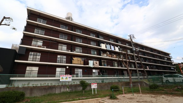 高津橋農住団地D棟