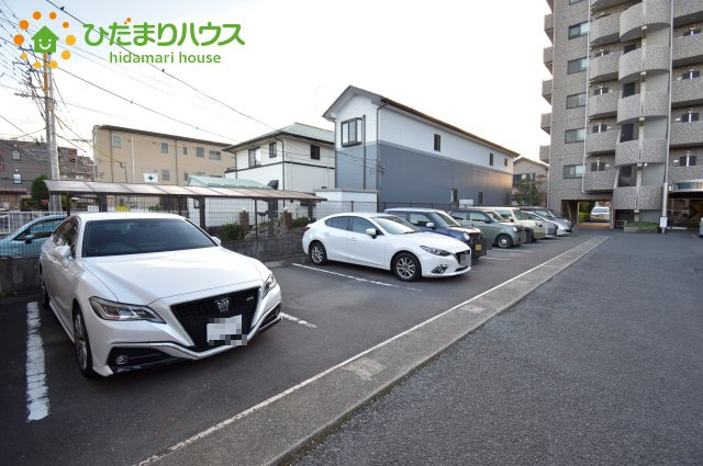 レクセル大宮日進の駐車場