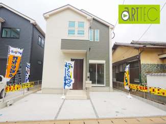 【駐車場】 | 【駐車スペース】
日々の暮らしにマイカーが必要。そんな方は物件の購入条件に駐車場は必須です。通勤に、家族のお迎えに、お買物に、おでかけに、クルマライフを楽しみたい方に。