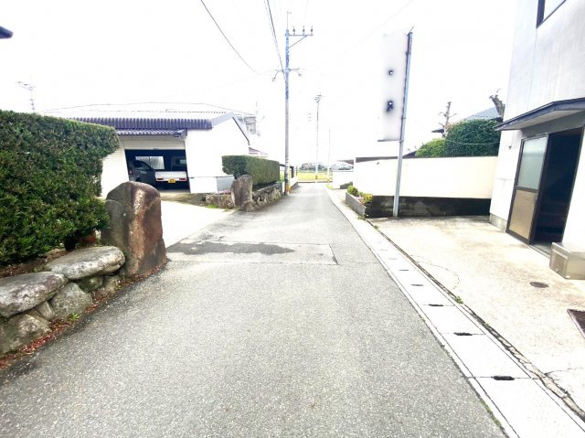糟屋郡粕屋町内橋東一丁目の前面道路含む現地写真