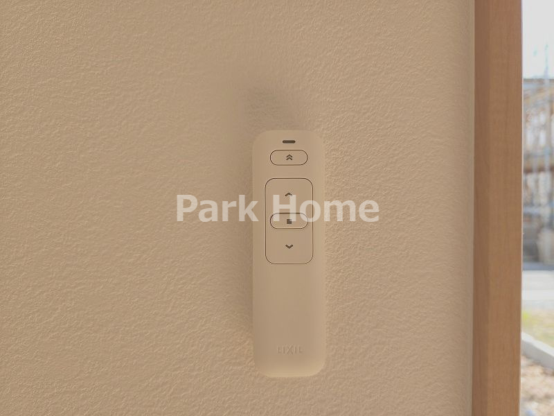 高知市鴨部3丁目 B号地 新築戸建ての設備|電動シャッター・リモコン