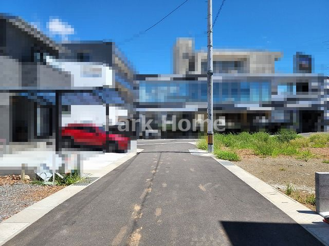 高知市鴨部3丁目 B号地 新築戸建ての前面道路含む現地写真