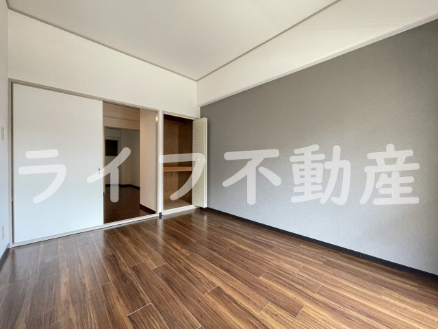 ラ・フォーレ高井田の居間・リビング|こちらのリビングで趣味の時間をお楽しみください
