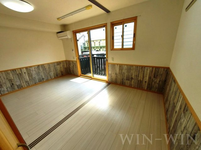 ソレイユ北島 Bの洋室