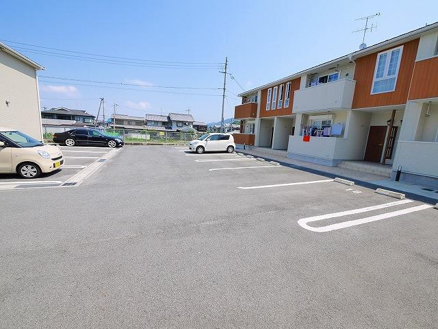 カーサ・セレノⅠの駐車場|駐車場があるので、車を買う予定の方も安心です