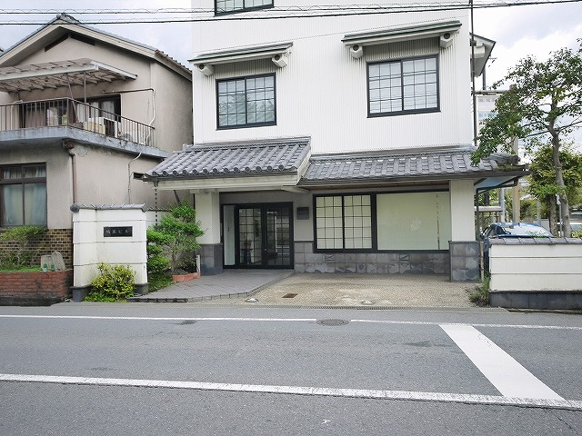 城家ビルの外観