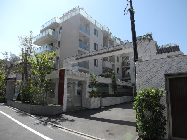 ロイヤルシーズン新宿柏木の外観