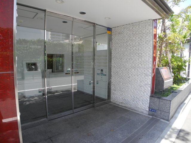 ロイヤルシーズン新宿柏木のエントランス