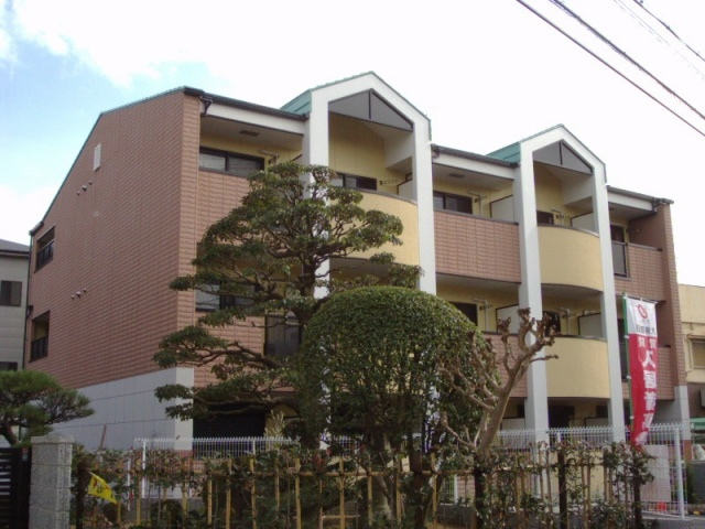 枚方市南中振２丁目の賃貸マンションの外観|３Ｆ建てのお洒落な外観です
