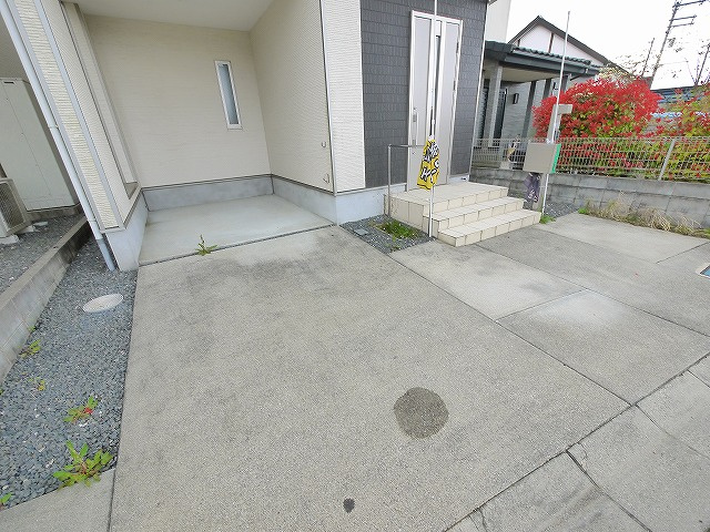 天理市石上町戸建ての駐車場