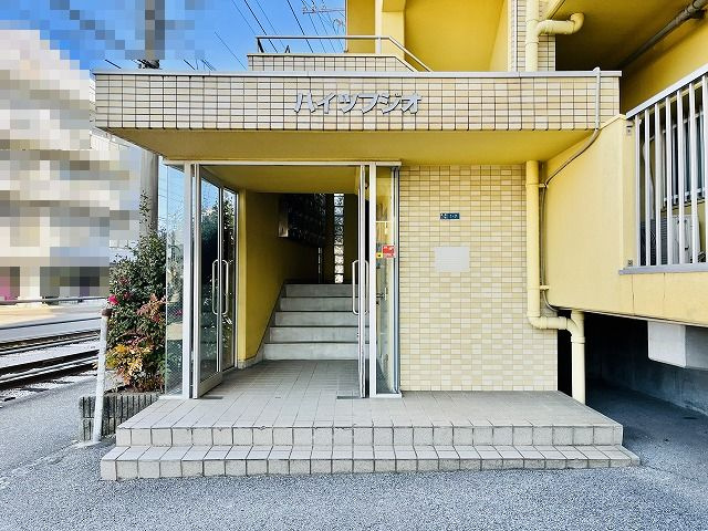 ハイツフジオのエントランス|毎日通るエントランスはこのようになっています