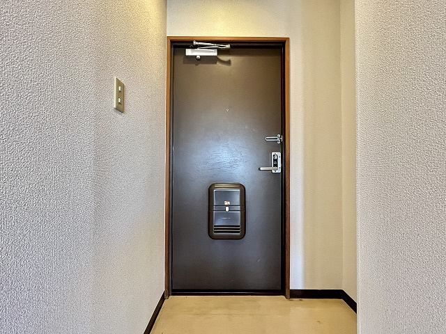 ハイツフジオの玄関|収納もある玄関です