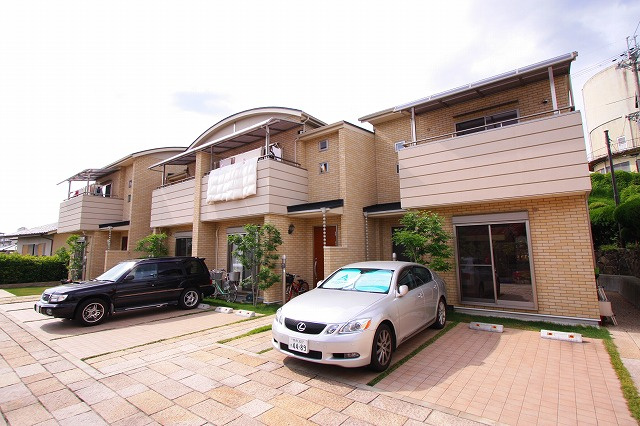 M´ｓ　COURT学園前の外観