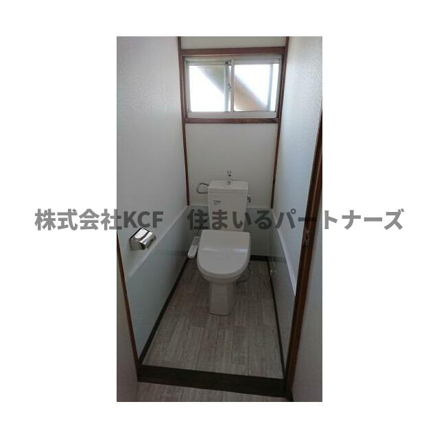 常冨コーポのトイレ|落ち着いた色調のトイレです