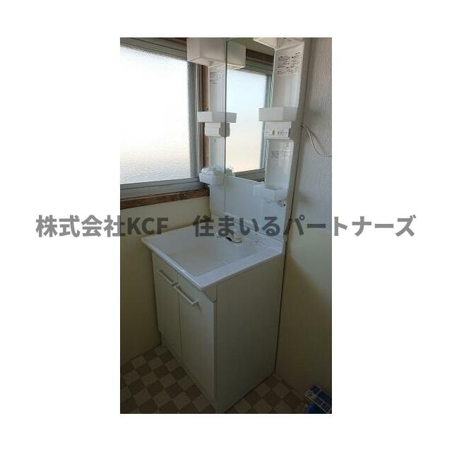 常冨コーポの独立洗面台|朝の支度にも助かる、独立の洗髪洗面化粧台
