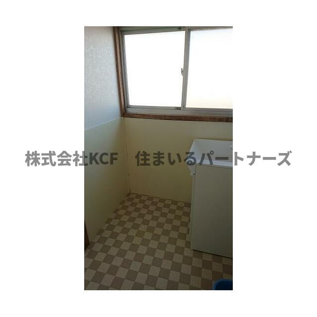 常冨コーポの洗面所|ゆったりとスペースのある洗面所