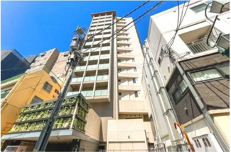 【外観】 | 【 Appearance 】
存在感のある建物は、居住者の拠点としてずっと価値を持ち続ける。今もそこでじっと佇み、居住者の安全や安心を守ってくれています。