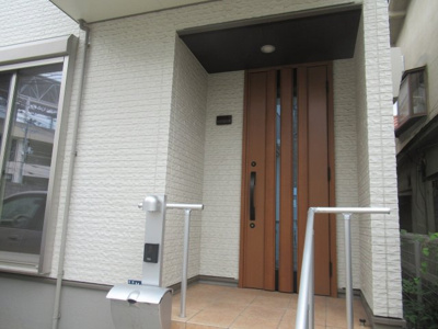 【エントランス】 | 東大阪市吉田3丁目戸建賃貸（東花園賃貸） | 落ち着いたエントランスです