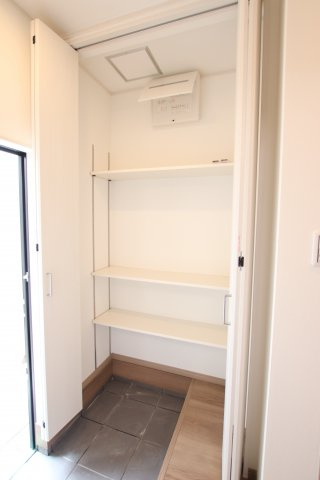 田端3丁目戸建貸家の収納