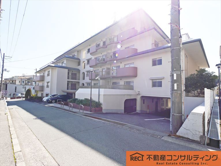 芦屋朝日ヶ丘レックスマンション1号棟の外観