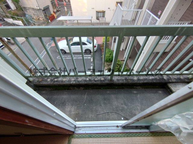 仲マンションのバルコニー|開放的で明るい空間を演出してくれるバルコニーです