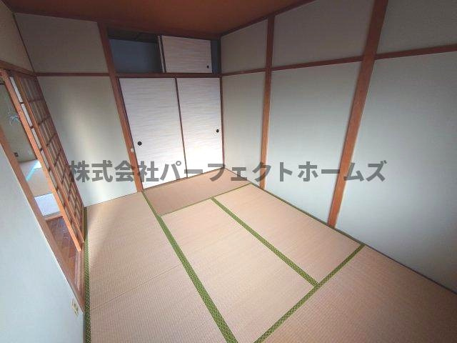仲マンションの和室|畳の上でゆっくりとくつろげる和室です